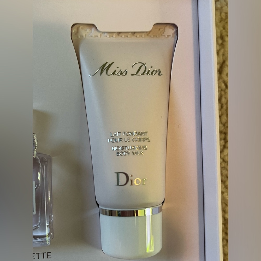 Miss Dior Moisturizing Body Milk